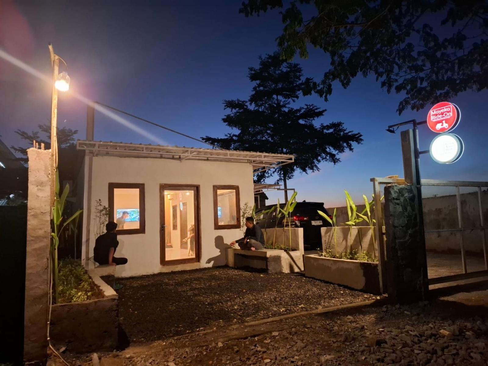 Mayeka Transit Hostel Bandara Internasional Lombok Praya Εξωτερικό φωτογραφία