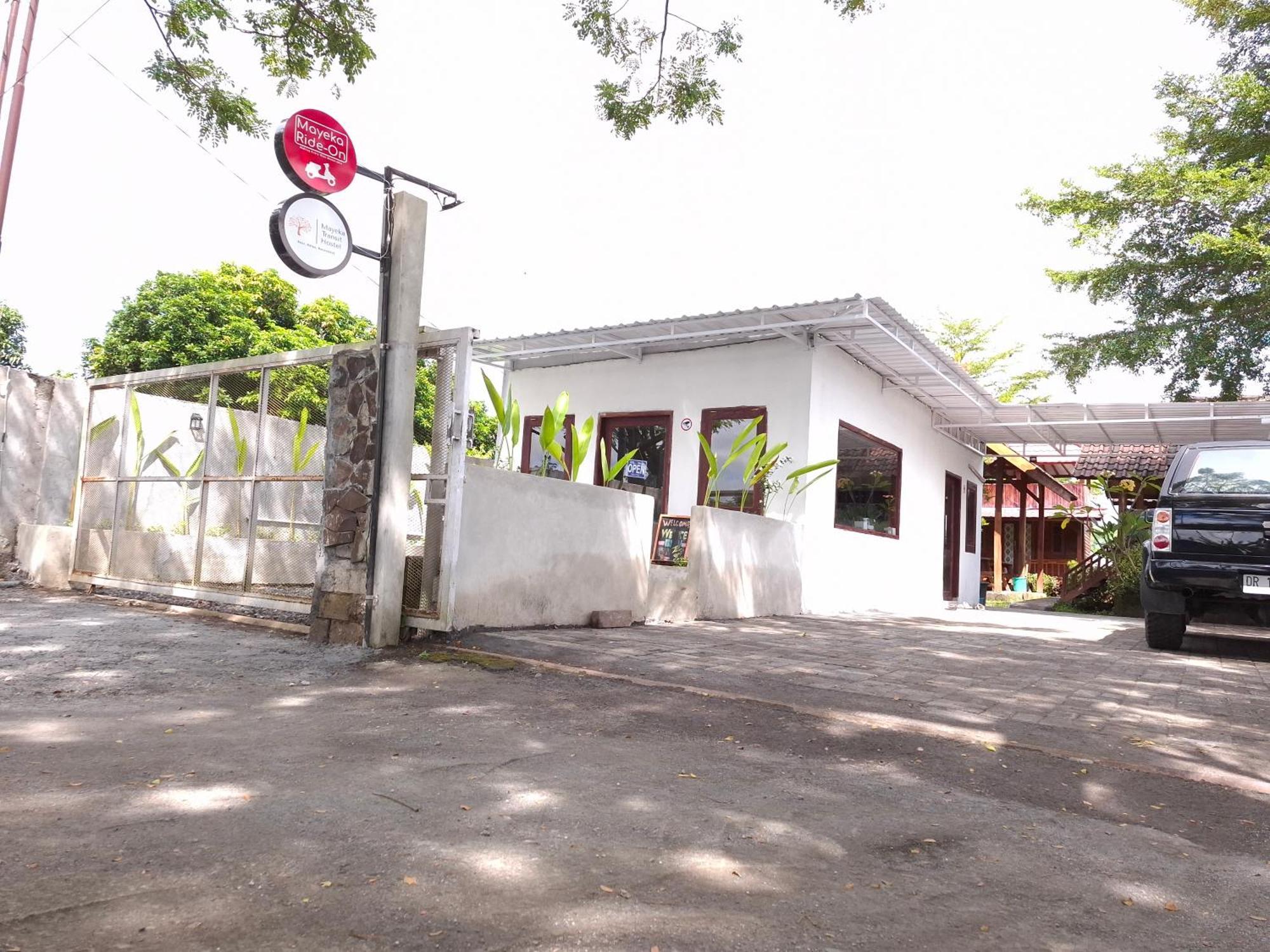 Mayeka Transit Hostel Bandara Internasional Lombok Praya Εξωτερικό φωτογραφία