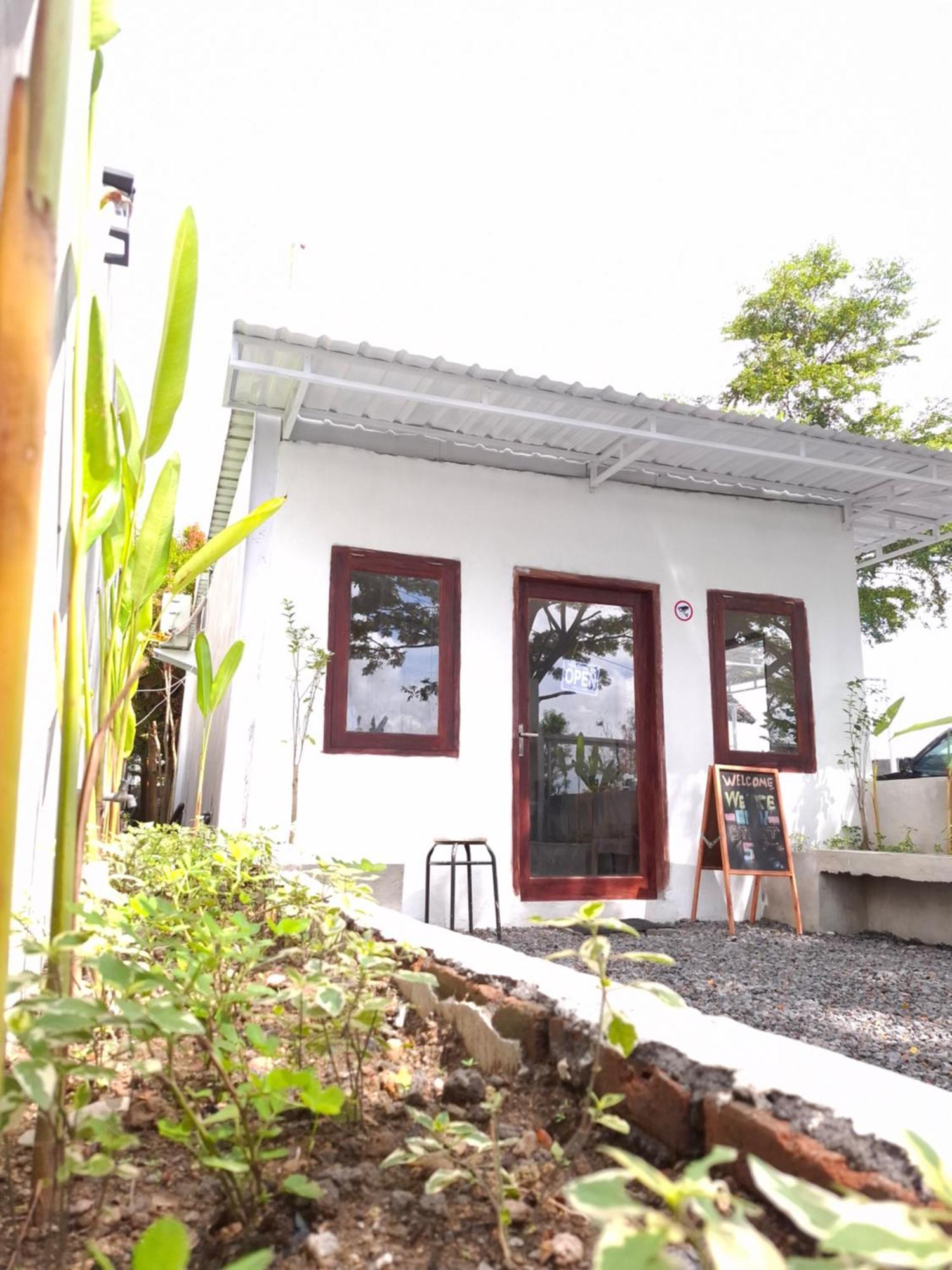 Mayeka Transit Hostel Bandara Internasional Lombok Praya Εξωτερικό φωτογραφία