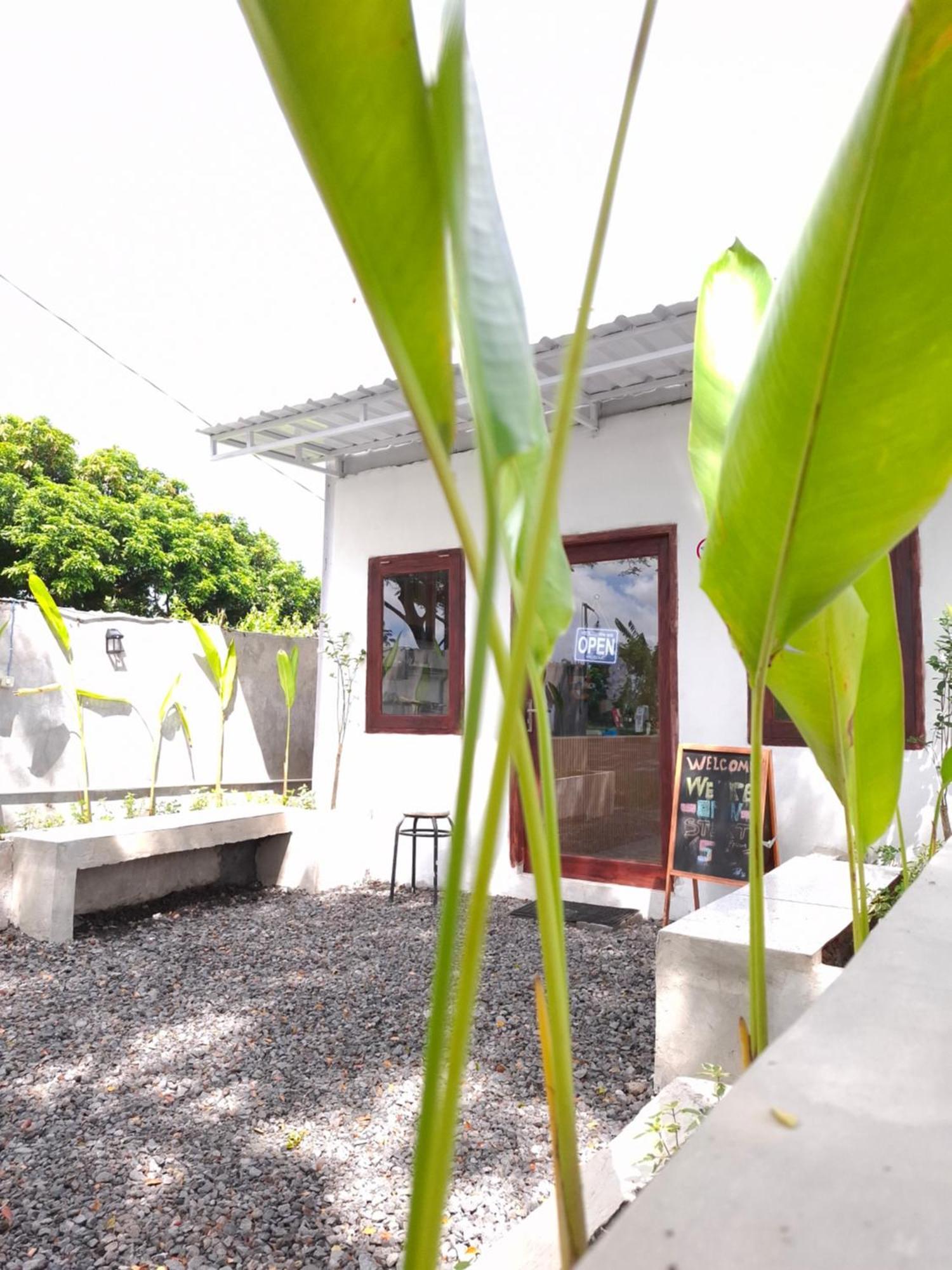 Mayeka Transit Hostel Bandara Internasional Lombok Praya Εξωτερικό φωτογραφία