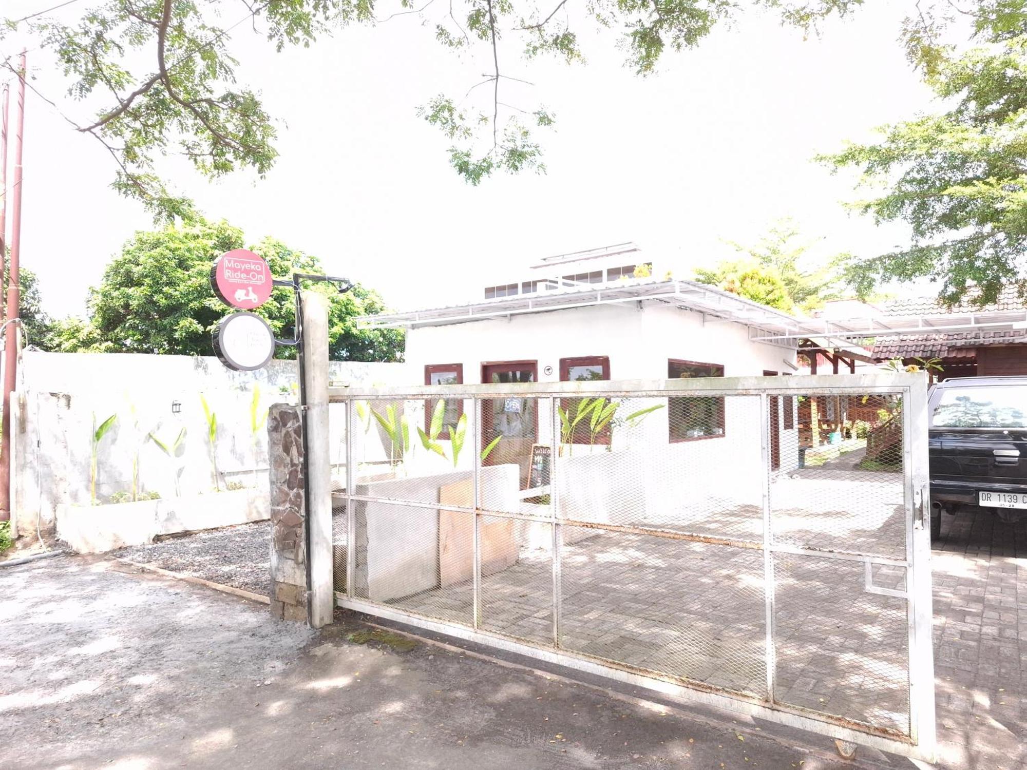 Mayeka Transit Hostel Bandara Internasional Lombok Praya Εξωτερικό φωτογραφία